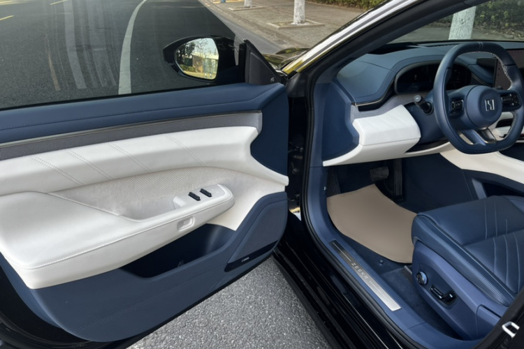 极氪001 2024款 WE版 100kWh 后驱中控内饰7007