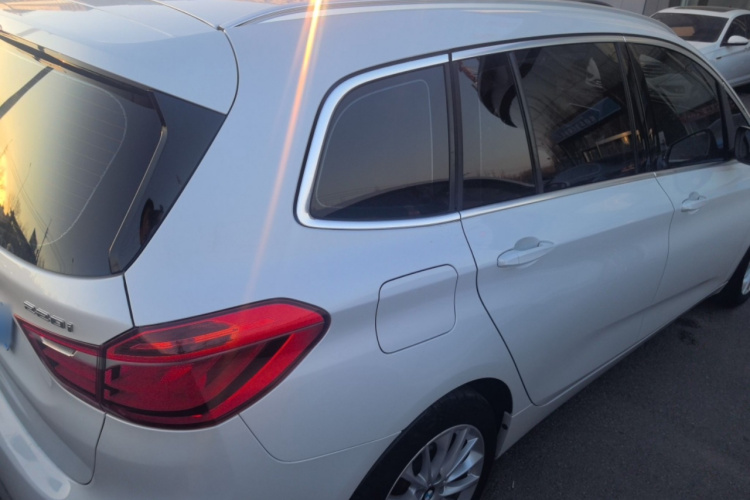 宝马2系多功能旅行车 2019款 220i 领先型车身外观6003