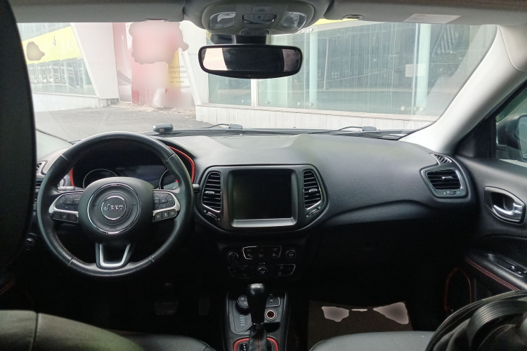 Jeep 指南者 2017款 200TS 自动高性能四驱版中控内饰12