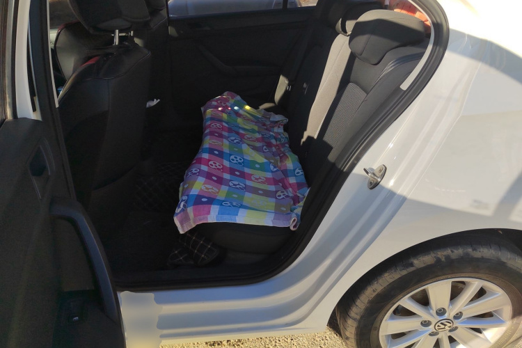 大众 桑塔纳 2018款 1.5L 手动风尚版中控内饰21