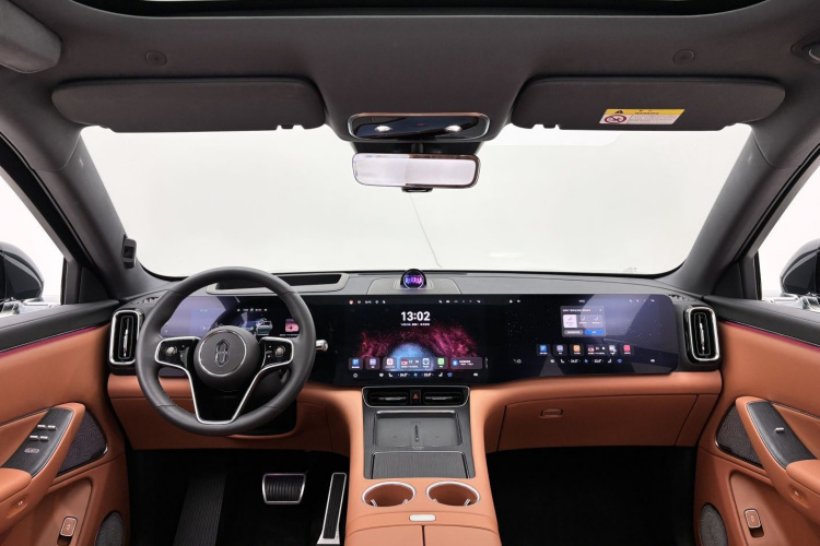 鸿蒙智行 问界M8 2025款 增程 Ultra版 53.4kWh 6座版中控内饰7004