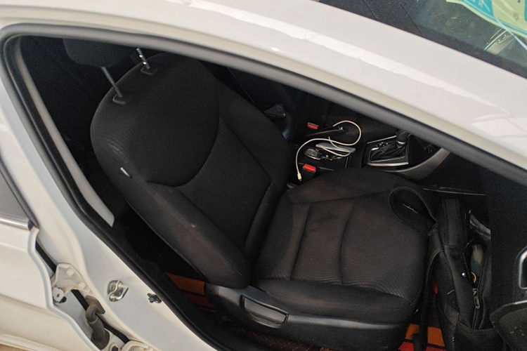 现代 朗动 2015款 1.6L 自动领先型局部细节41