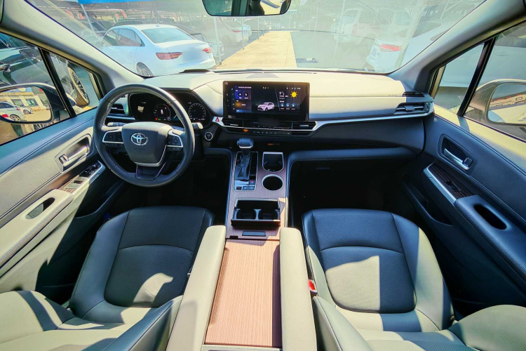 丰田 格瑞维亚 2024款 2.5L混动 尊贵PLUS版中控内饰7001