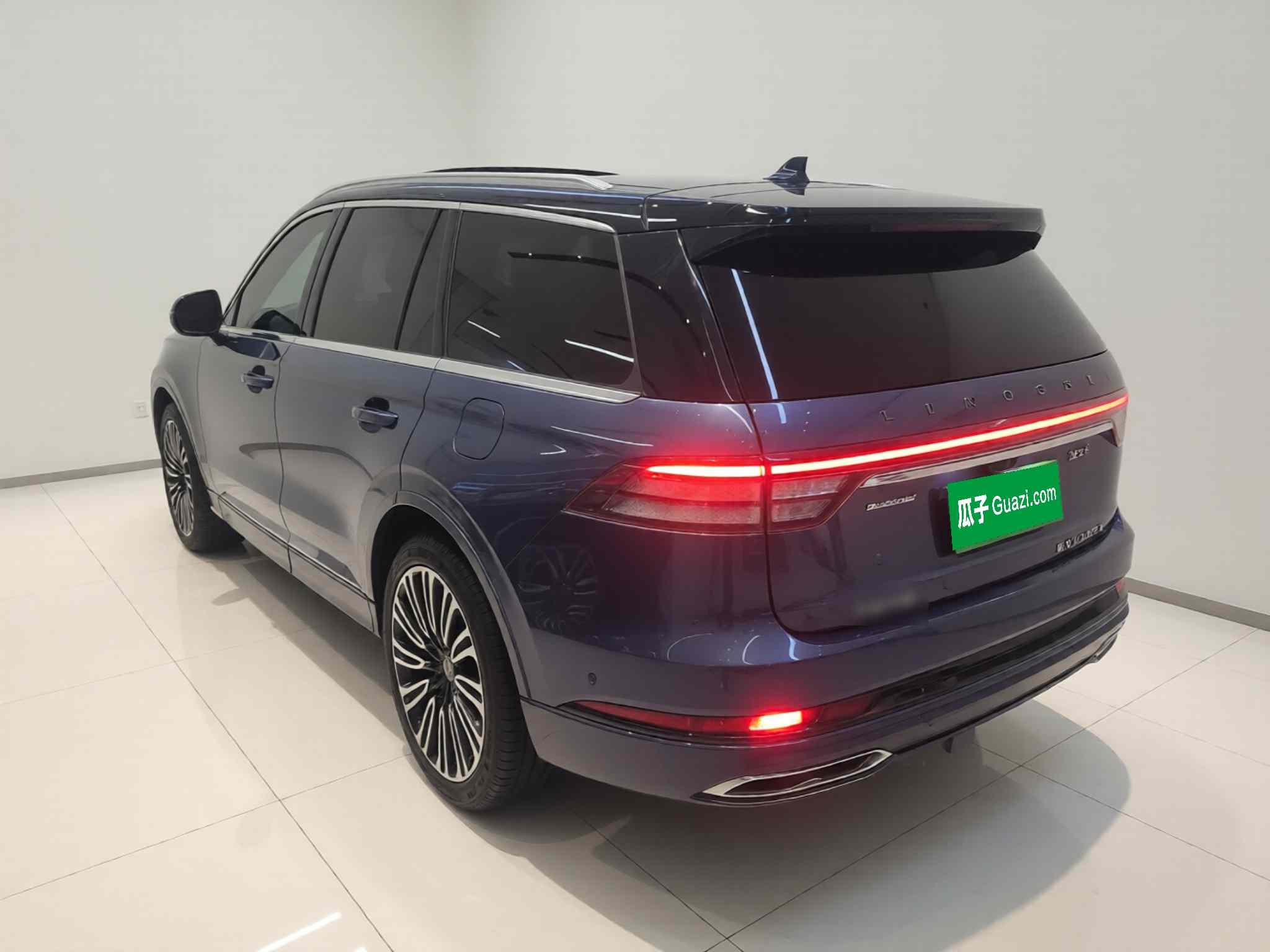 林肯 飞行家 2022款 3.0T V6 四驱总统版(3)