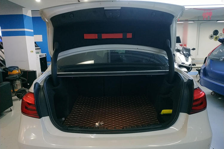 宝马3系 2019款 320Li M运动套装机舱底盘23