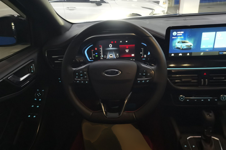 福特 福克斯 2022款 三厢 EcoBoost 180 自动ST Line中控内饰13
