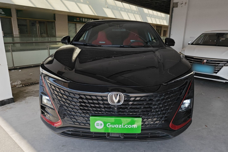 长安UNI-T 2020款 1.5T 尊贵型车身外观2