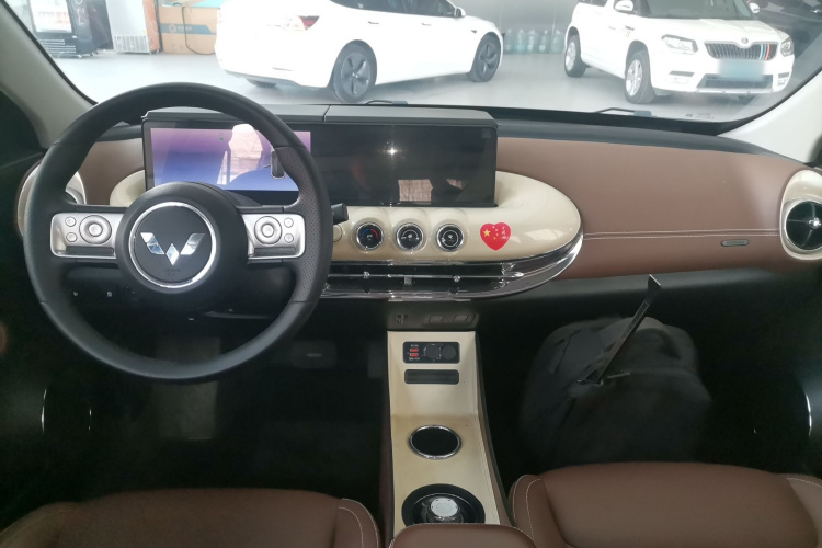 五菱汽车 五菱缤果 2023款 333km 灵犀互联+款中控内饰12