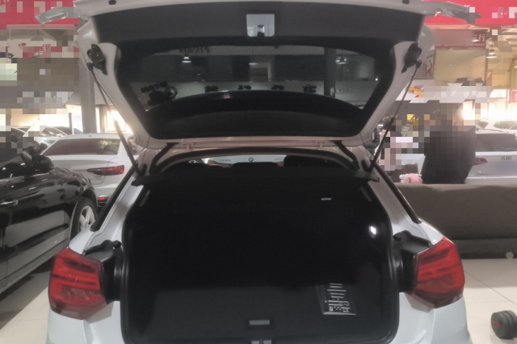 奥迪Q2L 2022款 35 TFSI 进取动感型机舱底盘23