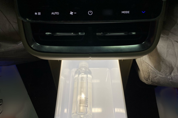 鸿蒙智行 问界M7 2026款 增程 Max四驱版 5座中控内饰7002