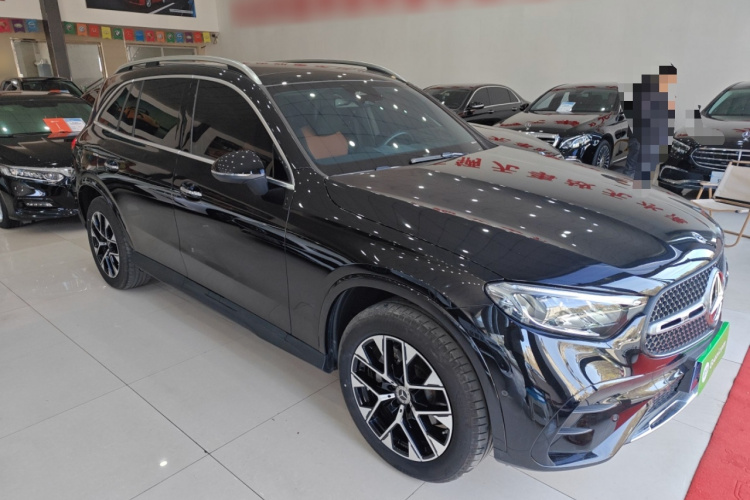 奔驰GLC 2023款 GLC 260 L 4MATIC 豪华型 5座车身外观3