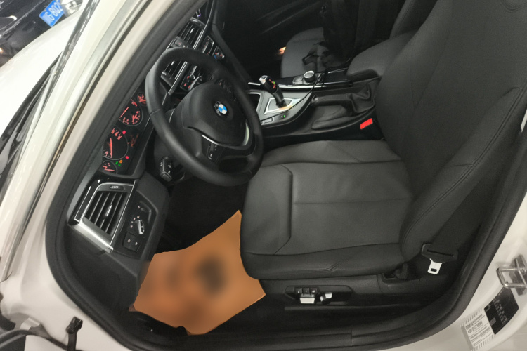 宝马3系 2017款 320Li 时尚型中控内饰19