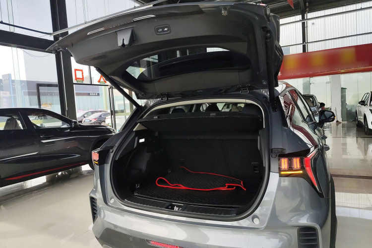 领克06 EM-P 2020款 PHEV Plus机舱底盘23