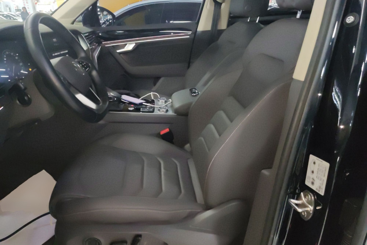 大众 途锐 2022款 3.0TSI 锐享版 曜黑运动套装中控内饰19