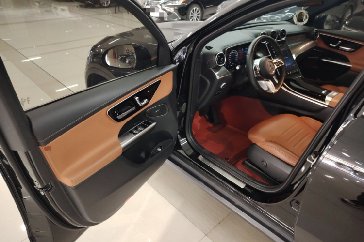 奔驰GLC 2023款 改款 GLC 260 L 4MATIC 动感型 5座中控内饰20