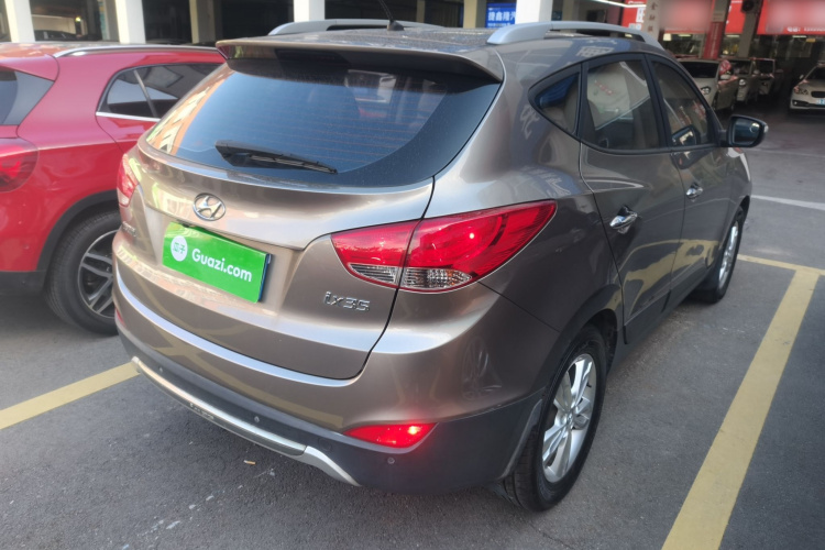 北京现代ix35 2012款 2.0L 自动两驱精英版GLS车身外观7
