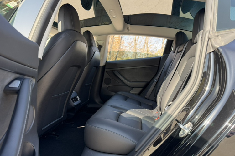 特斯拉 Model 3 2022款 后轮驱动版中控内饰7003