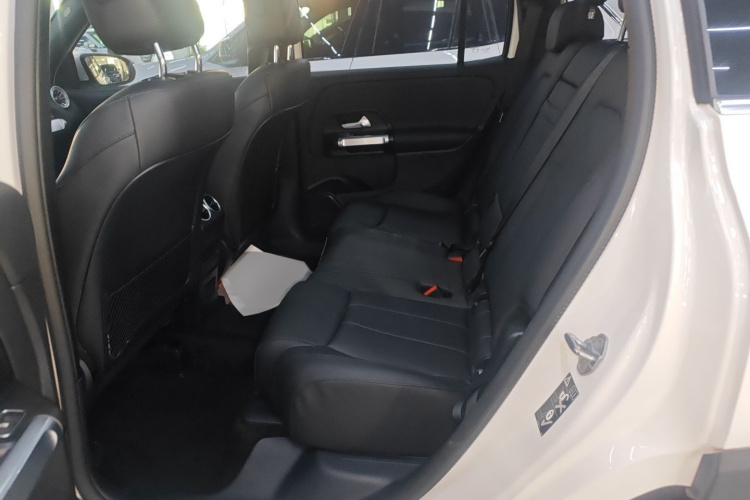 奔驰GLB 2023款 GLB 220 动感型中控内饰7004