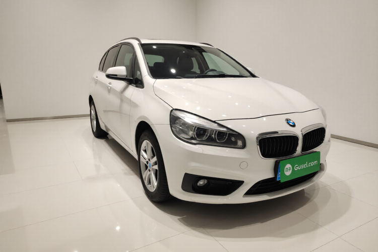 宝马2系旅行车 2016款 218i 领先型车身外观3