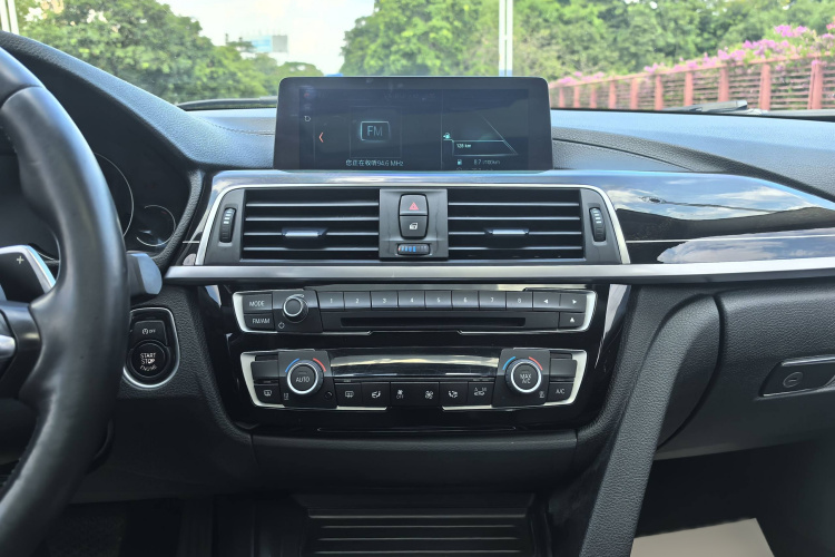 宝马3系 2019款 320Li M运动曜夜版中控内饰7008