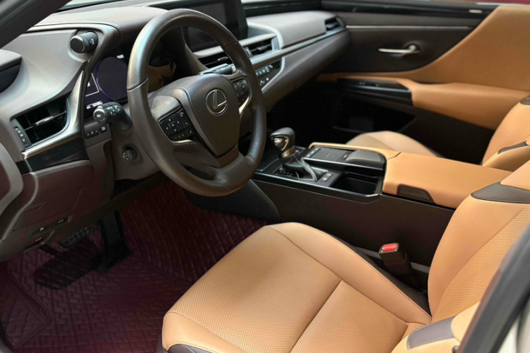 雷克萨斯ES 2020款 200 卓越版中控内饰7004