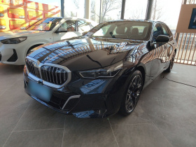 宝马5系 2025款 530Li 领先型 M运动套装