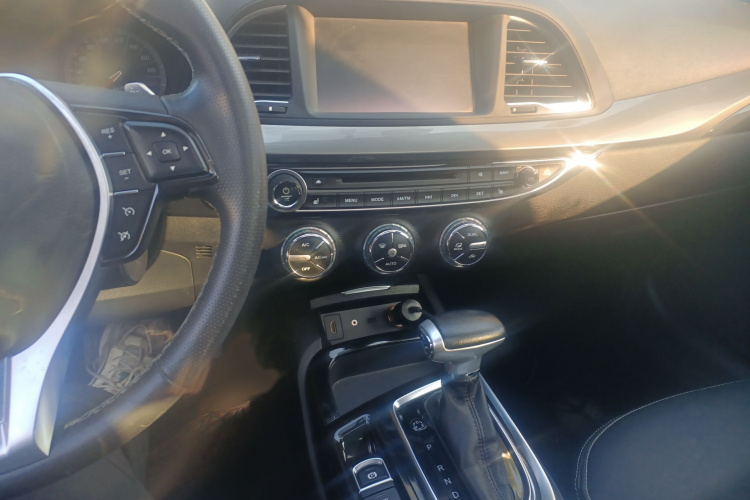 广汽传祺 传祺GA6 2016款 235T DCT豪华版中控内饰7003