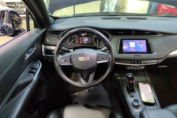 凯迪拉克XT4 2020款 改款 28T 两驱领先型中控内饰13