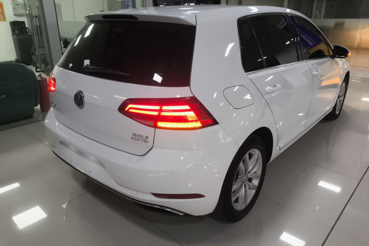 大众 高尔夫 2018款 230TSI 手动舒适型车身外观7