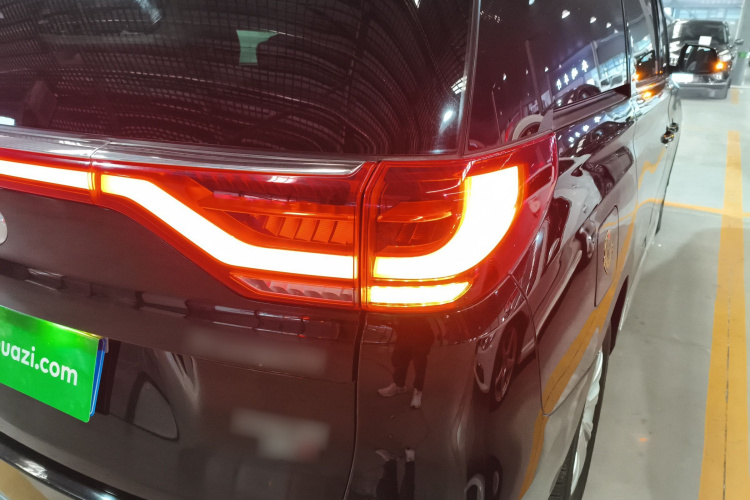 广汽传祺 传祺M8 2018款 320T 尊享版车身外观6006