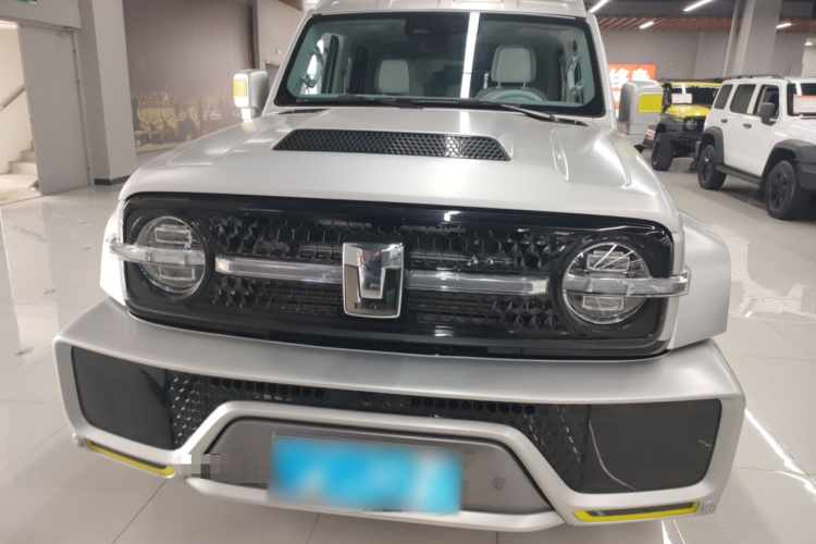 超境汽车 共创坦克300 2021款 2.0T 赛博坦克车身外观2