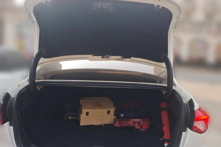 福特 福克斯 2021款 三厢 EcoBoost 180 自动ST Line中控内饰23