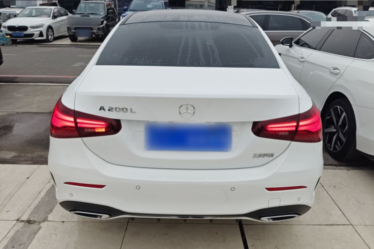 奔驰A级 2024款 改款 A 200 L 时尚型车身外观6