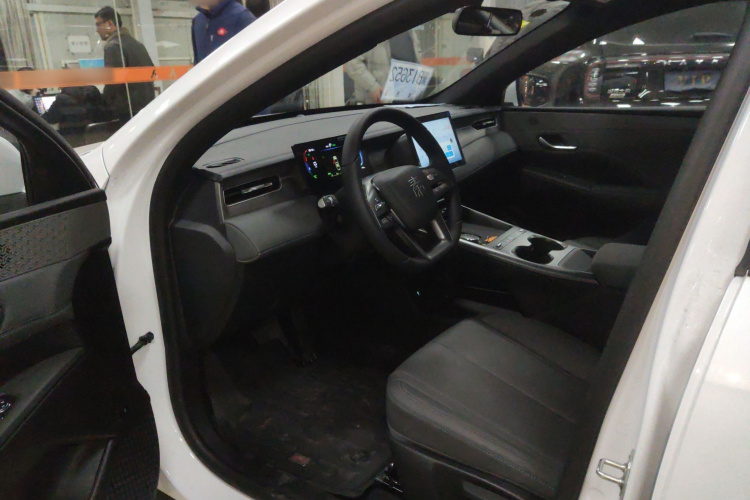 比亚迪 秦PLUS 2025款 DM-i 智驾版 128KM进取型中控内饰7003