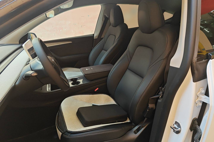 特斯拉 Model Y 2024款 后轮驱动版中控内饰19