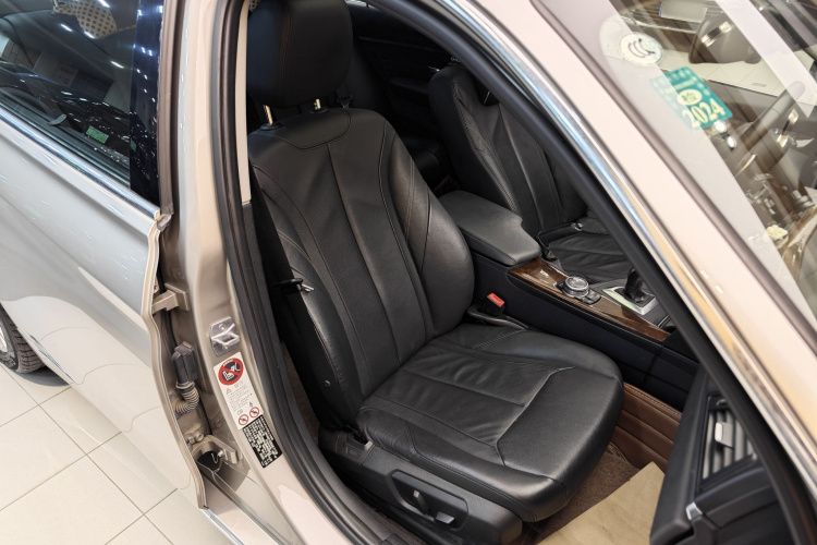 宝马3系 2014款 320Li 豪华设计套装局部细节41