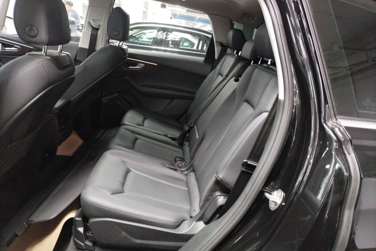 奥迪Q7 2023款 45 TFSI quattro S line运动型中控内饰21