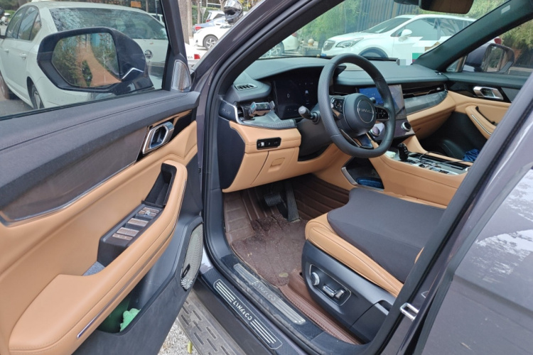 领克09 EM-P 2023款 2.0TD EM-P 远航版PM 六座中控内饰20