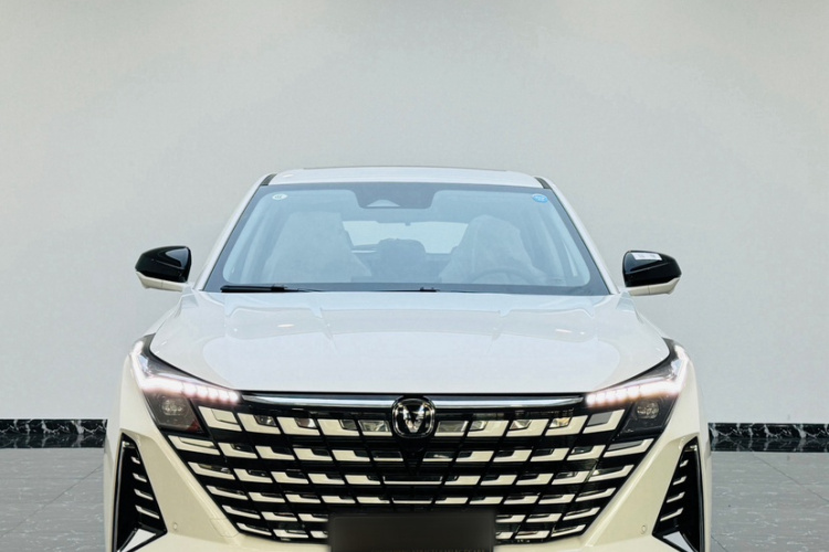 长安UNI-Z新能源 2024款 蓝鲸智电iDD 125km 领先型车身外观6004