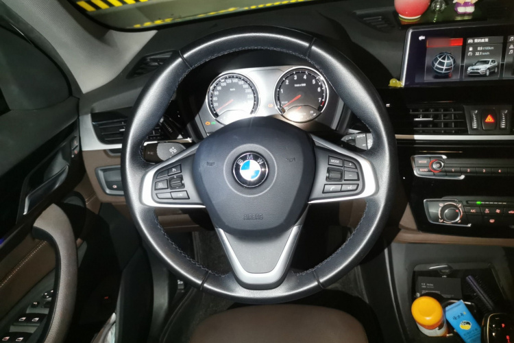 宝马X1 2020款 sDrive20Li 时尚型中控内饰13