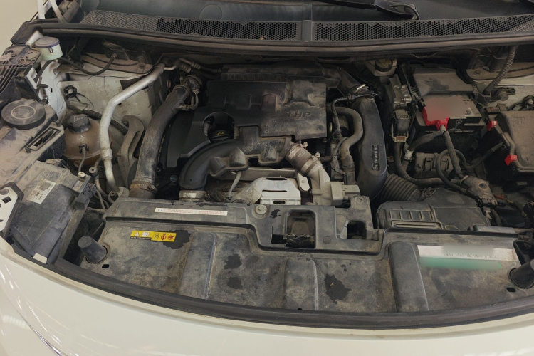 标致4008 2018款 350THP 舒适版机舱底盘24