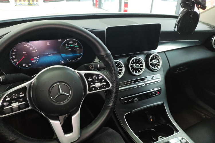奔驰C级 2019款 改款 C 260 L 4MATIC 运动版中控内饰12