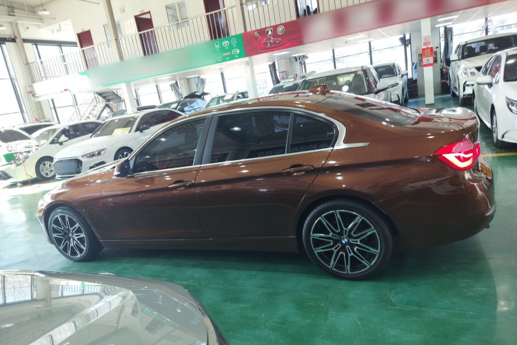 宝马3系 2016款 320Li 豪华设计套装车身外观4