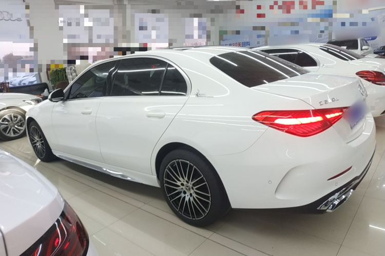 奔驰C级 2023款 C 260 L 运动版车身外观4