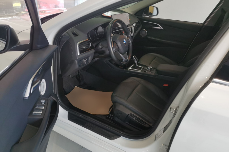 宝马1系 2021款 改款 120i M运动版中控内饰7003