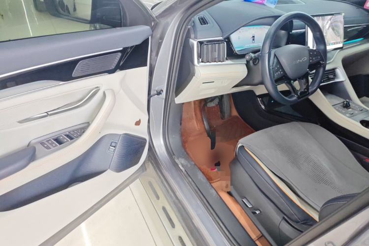 比亚迪 宋PLUS新能源 2023款 冠军版 EV 520KM 尊贵型中控内饰7003