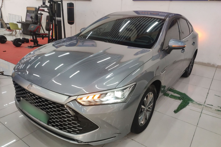 比亚迪 秦PLUS 2023款 冠军版 DM-i 55KM领先型车身外观1