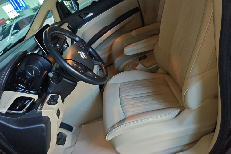 别克GL8 2023款 改款 陆上公务舱 豪华型中控内饰19