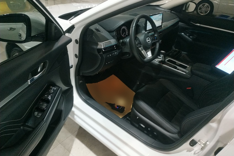 日产 天籁 2022款 2.0T XL 进享版中控内饰20