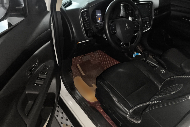 三菱 欧蓝德 2016款 2.4L 四驱精英版 5座中控内饰7003